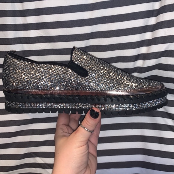 Cute little slip on shoes - Picture 2 of 3